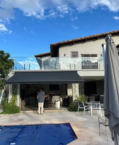 Toldo articulado