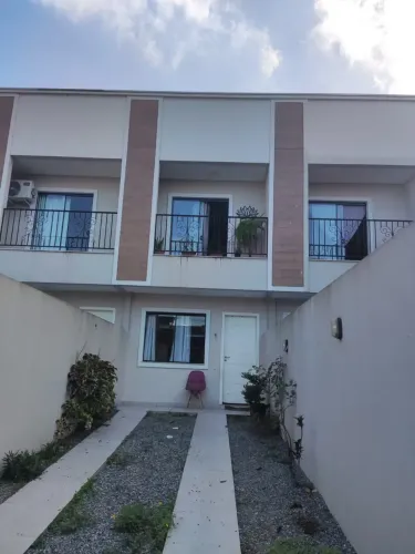 SOBRADO COM 02 SUITES, SEMI-MOBILIADO, 900M MAR!!!
