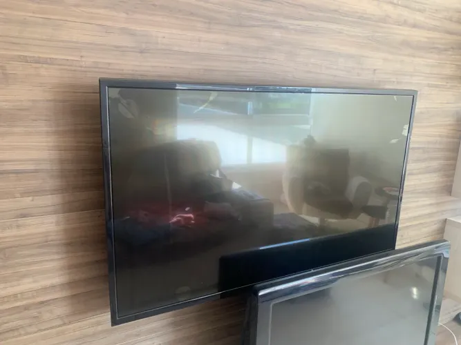 Vendo televisão LG modelo 43LH5700