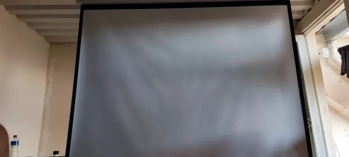 Projetor e tela retratil