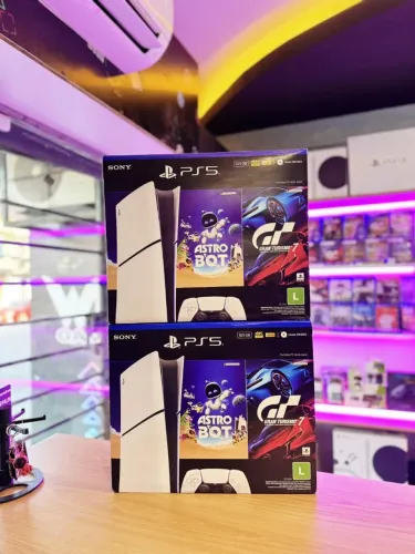 PS5 Slim Lacrado c/ 02 jogos e Garantia