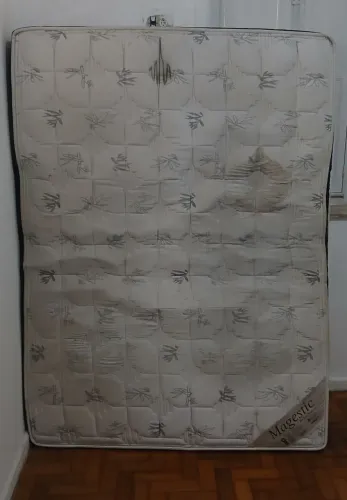 VENDO COLCHÃO MOLAS MAGESTIC ORTOBOM USADO CONSERVADO.