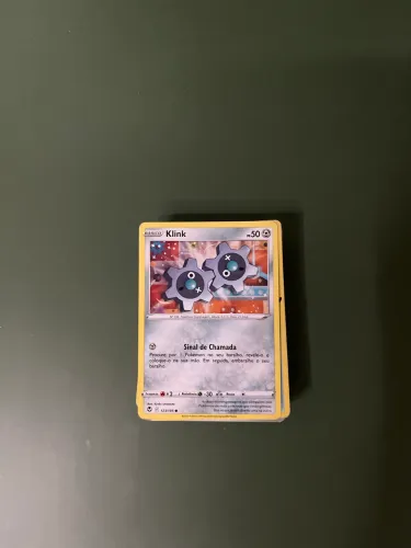 50 cartas de Pokémon ( 10 brilhantes e 40 comuns )