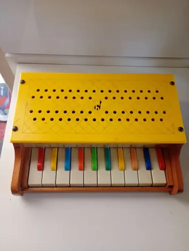 MINI PIANO DA HERING DOS ANOS 70 