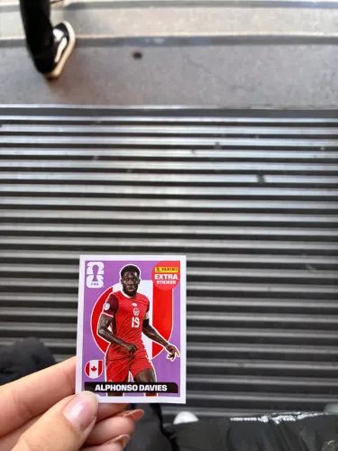Extra sticker Alphonso Davies