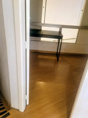 Sala comercial aérea sobre loja(não é térrea nem frente para rua), no centro de Caxias.