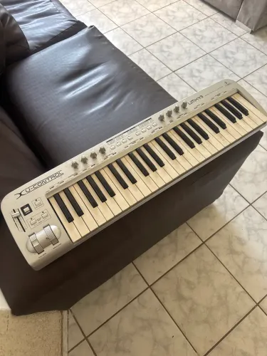 Teclado controlador behringer