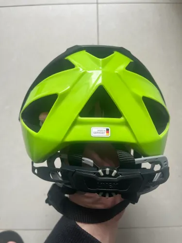 Capacete Uvex Quatro Preto/Verde - Tam. 52-57