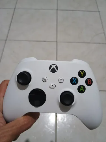 Xbox série S semi novo . Usado apenas algumas vezes