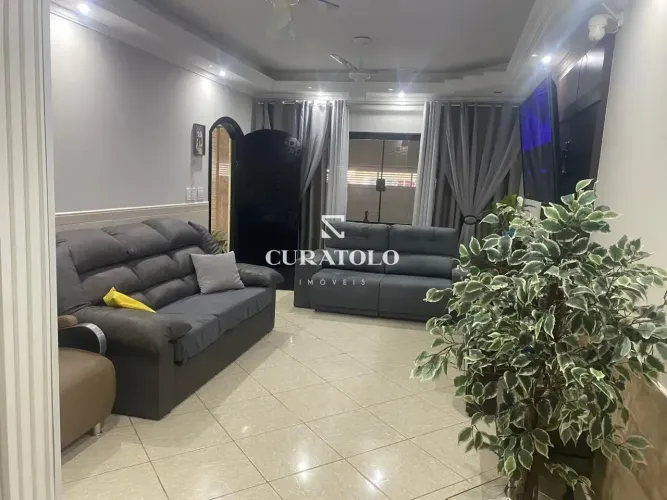 Sobrado para venda possui 202 metros quadrados com 3 quartos