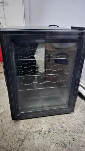 VENDO ADEGA SEMINOVA