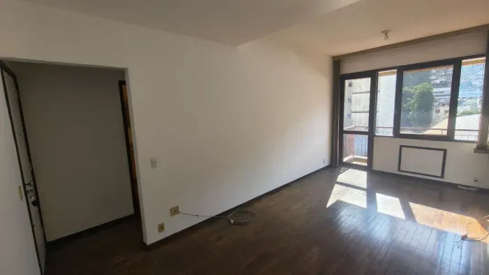 Imóvel para aluguel possui 61 metros quadrados com 1 quarto em Botafogo - Rio de Janeiro -