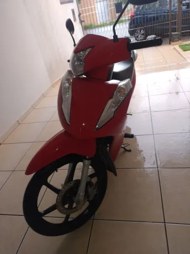 Honda biz 125 com ABS super nova.