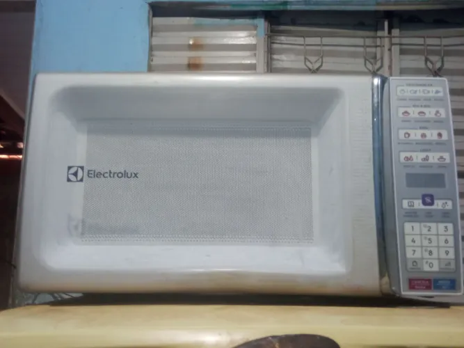 Vendo microondas Eletrolux funcionando perfeitamente 