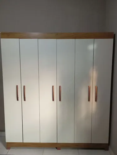 Guarda roupa 6 portas