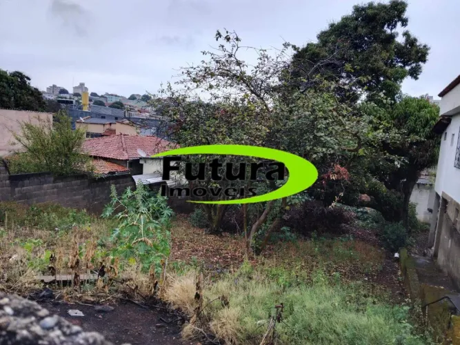 Excelente lote no Cardoso (Barreiro)