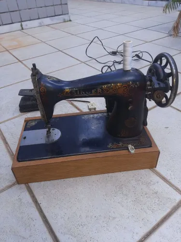 Máquina costura Singer antiga
