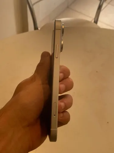 iPhone 11 64GB na carcaça do iPhone 17 pro Max