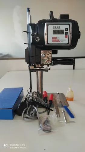 Máquina de Corte de Tecido Faca Vertical Servo 220V - Seminova, Usada 3 Vezes
