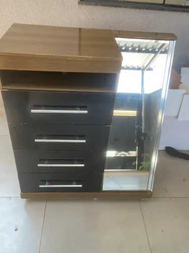 Vendo cômoda grande entrego 