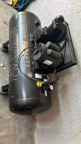 Compressor schulz bravo 200 litros e outro de 100 litros ambos revisados com garantia.