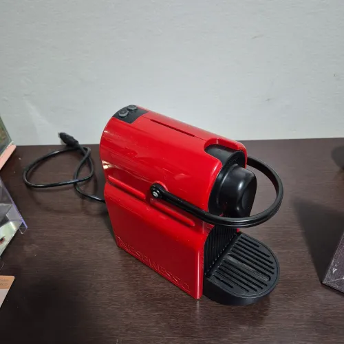 Cafeteira Nespresso Inissia C40 Red Ruby 220v<br>*Brinde porta cápsulas inox.*  <br>