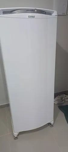 Vendo geladeira Consul, 297 litros.
