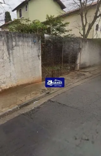 Terreno mil metros com construção de 60m2 na trav. Timóteo Penteado