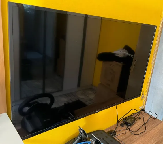 Vende-se TV 43 Polegadas AOC bem conservada muito bem cuidada