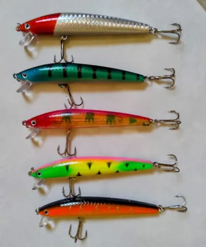 Kit 5 Iscas Artificiais Meia Água 9,5cm/9G+Brinde Gancho