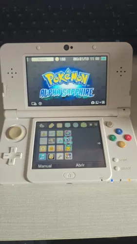 New Nintendo 3DS Branco + Pokémon Alpha Sapphire (Digital)
