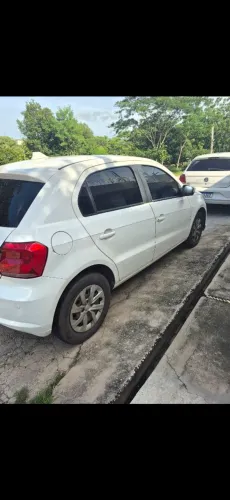 Carro disponível pra locação.