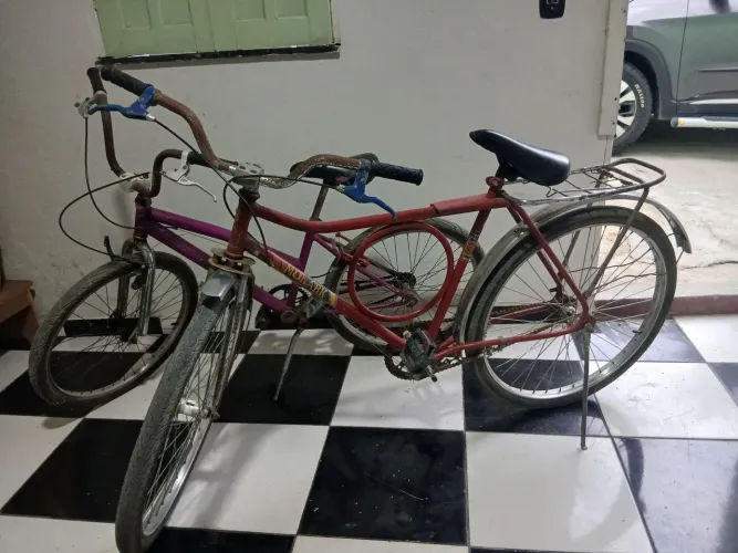 Vendo uma rocadeira e duas bicicletas