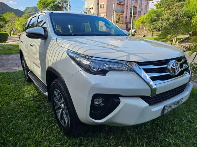Toyota Hilux SW4 SRX 4X4 2.8 TDI 16V Dies. Aut. 2019