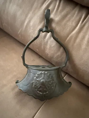 Estribo antigo metal com brasão 