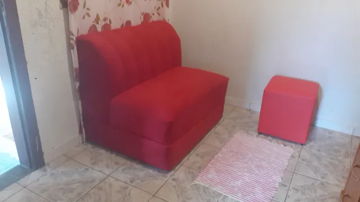 Vendo Rack e sofá de 2 lugares usados .