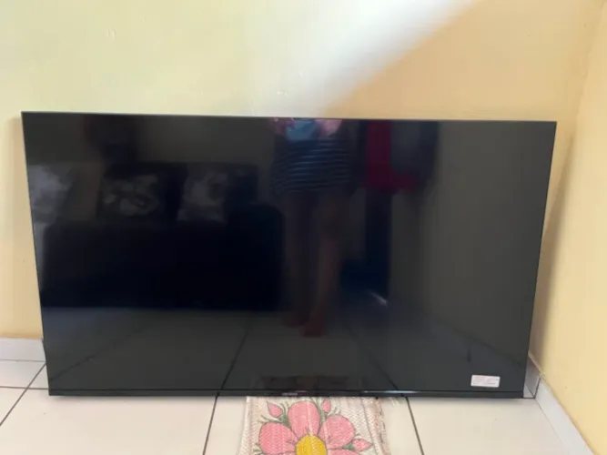 TV Aiwa 50" 4K UHD- Tela com Defeito- Para Conserto ou Peças