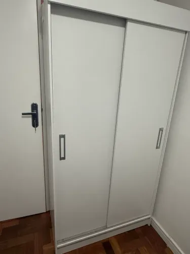 Guarda roupa branco 2 portas