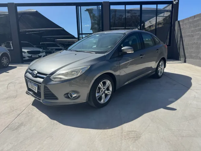 Ford Focus Sedan 1.6 MANUAL