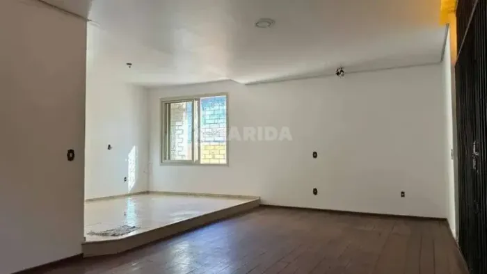 Casa Residencial/Sobrado para aluguel, 4 quartos, 1 suíte, 2 vagas, Tristeza - Porto Alegr