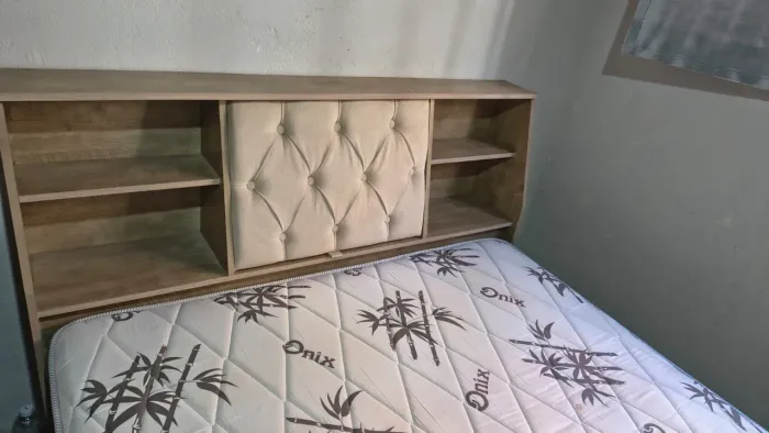 Cama de casal + cabeceira seminovos