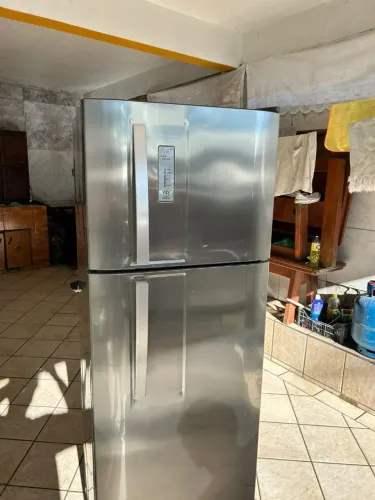 Geladeira Electrolux inox Frost Free