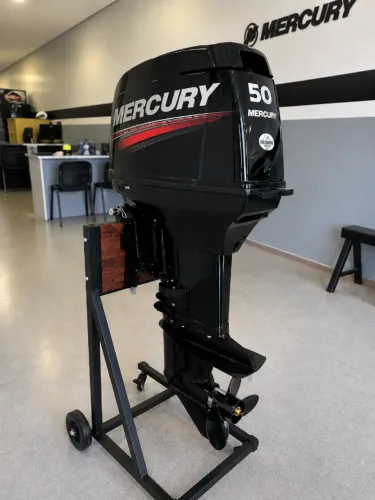Motor de Popa Mercury 50 HP com Comando à Distância | Forte Náutica
