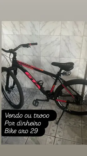 Vendo bike aro 29 bem conservada com documentação comprada em dezembro