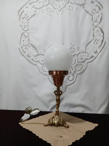 Antiga Luminaria De Mesa De Bronze Com Bola Opalinada
