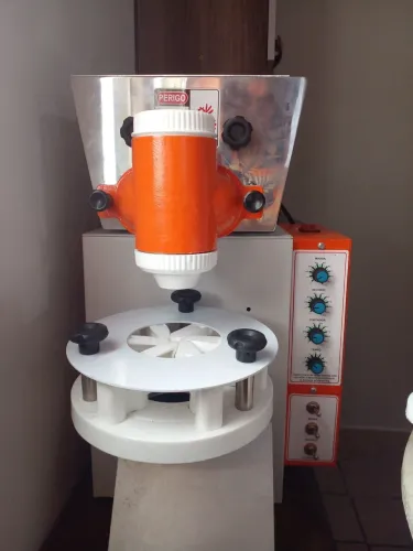 Máquina de fazer mini coxinhas
