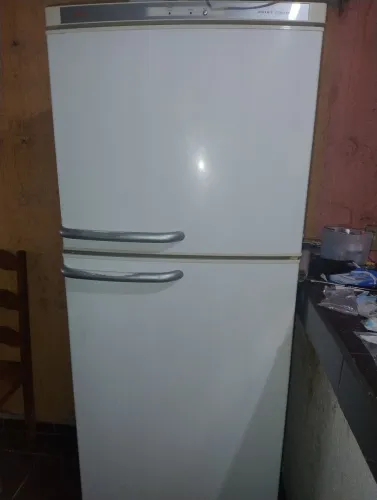 Geladeira Bosch Cycle Defrost Branca - Duas porta - com marcas de uso