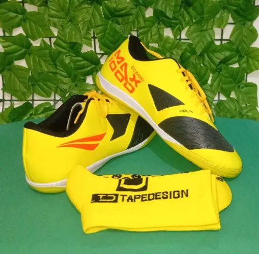 Chuteira de futsal + meia ante derrapante