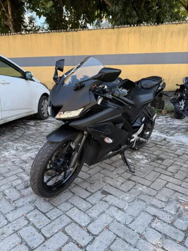 Yamaha R15 ABS PRETA