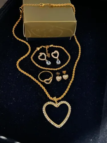 KIT COM COLAR BRINCOS E ANÉIS BANHADOS A OURO 18K
